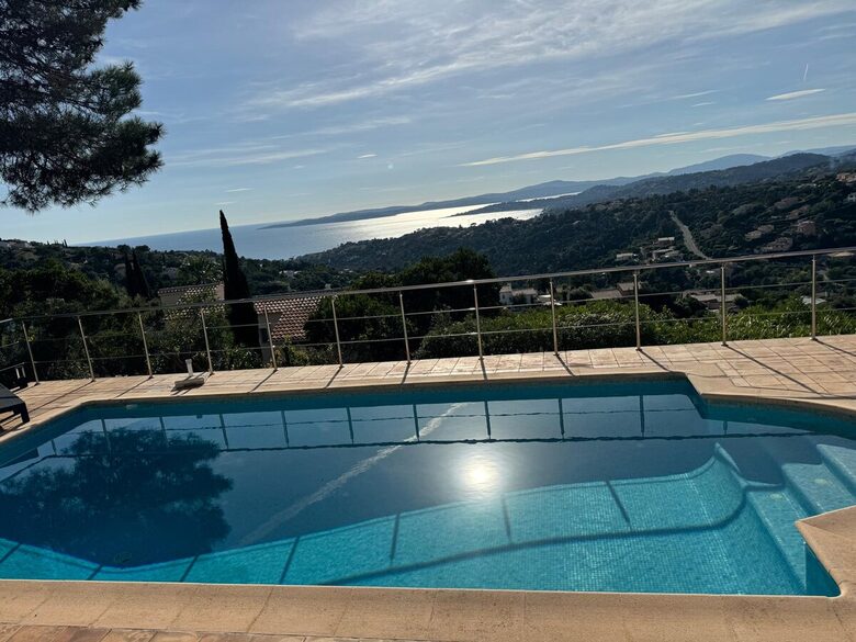 Panoramic Saint-Tropez Gulf Views & Sophisticated Design - Roquebrune-sur-Argens, France