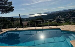 Panoramic Saint-Tropez Gulf Views & Sophisticated Design - Roquebrune-sur-Argens, France