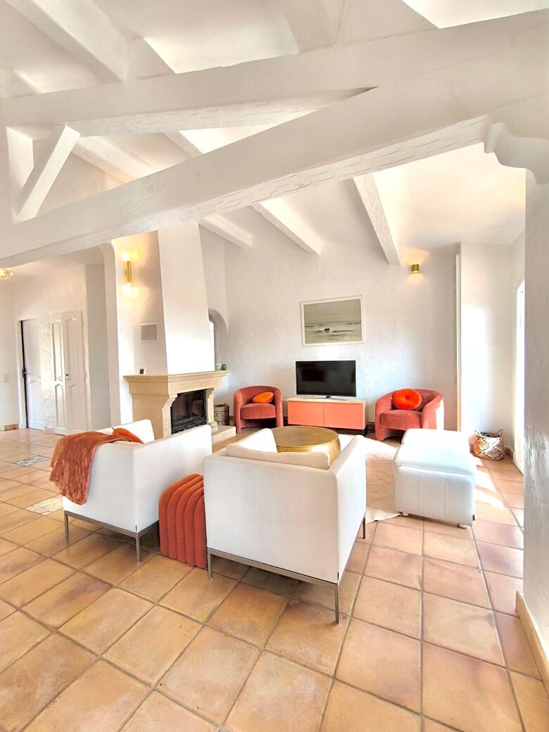 Panoramic Saint-Tropez Gulf Views & Sophisticated Design - Roquebrune-sur-Argens, France