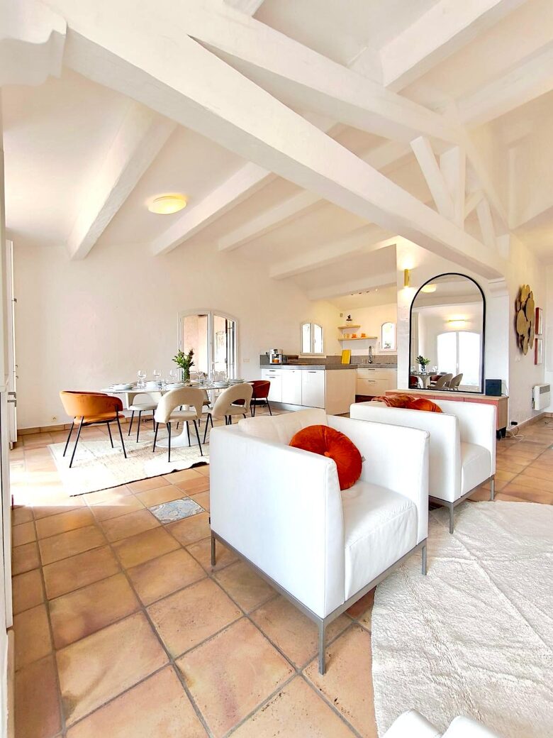 Panoramic Saint-Tropez Gulf Views & Sophisticated Design - Roquebrune-sur-Argens, France