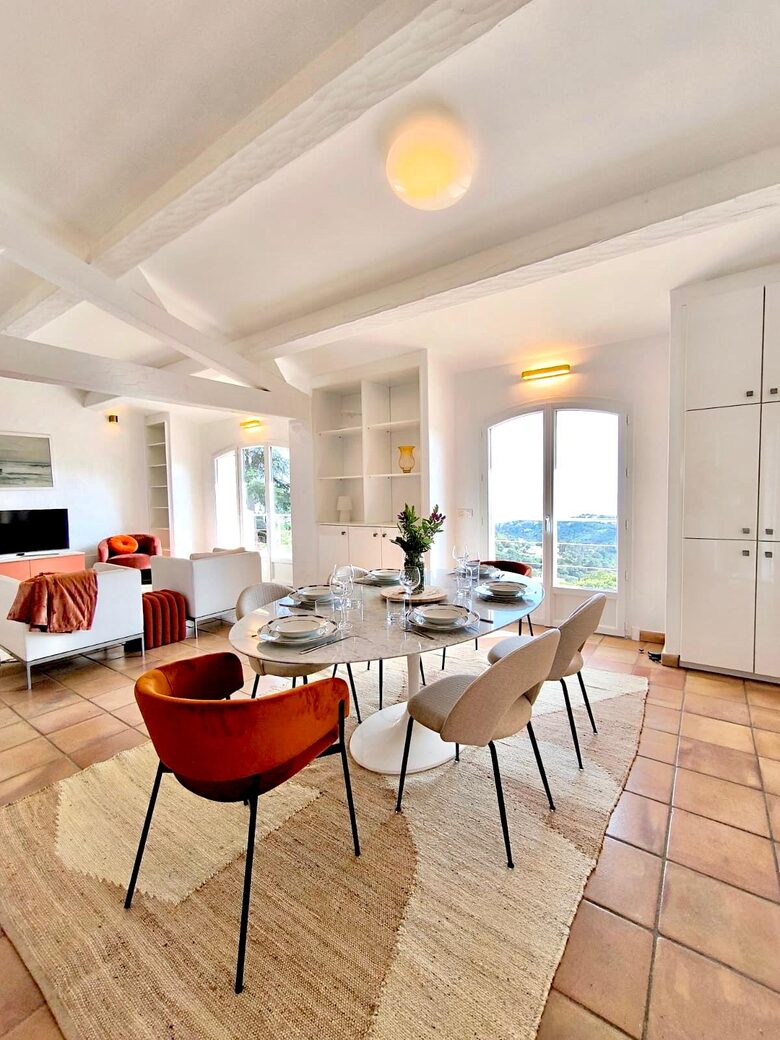 Panoramic Saint-Tropez Gulf Views & Sophisticated Design - Roquebrune-sur-Argens, France