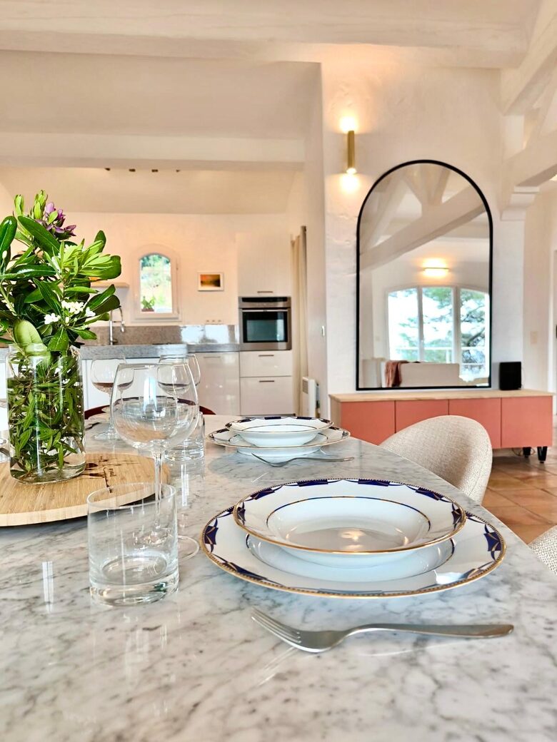 Panoramic Saint-Tropez Gulf Views & Sophisticated Design - Roquebrune-sur-Argens, France
