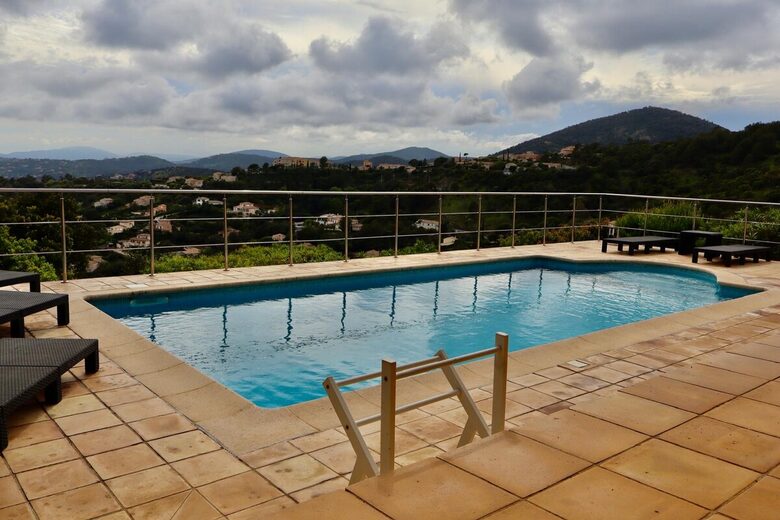 Panoramic Saint-Tropez Gulf Views & Sophisticated Design - Roquebrune-sur-Argens, France