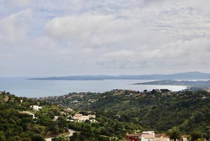 Panoramic Saint-Tropez Gulf Views & Sophisticated Design - Roquebrune-sur-Argens, France
