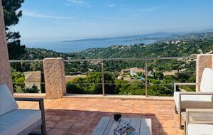Panoramic Saint-Tropez Gulf Views & Sophisticated Design - Roquebrune-sur-Argens, France