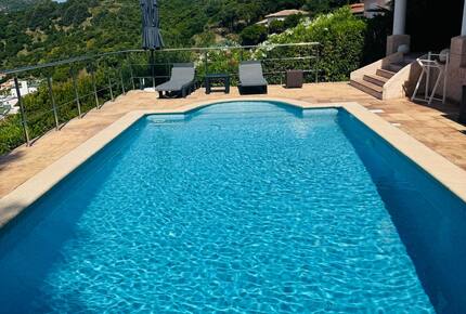 Panoramic Saint-Tropez Gulf Views & Sophisticated Design - Roquebrune-sur-Argens, France