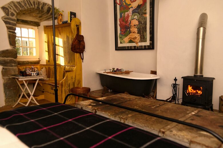 Kilmartin Castle | A 16th-Century Scottish Retreat - Kilmartin, United Kingdom