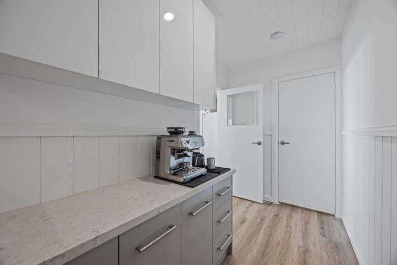 Cathedral Ceiling High Country Retreat with Mountain Views near Mansfield - Mansfield, Australia