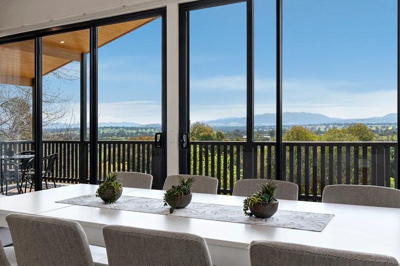 Cathedral Ceiling High Country Retreat with Mountain Views near Mansfield - Mansfield, Australia