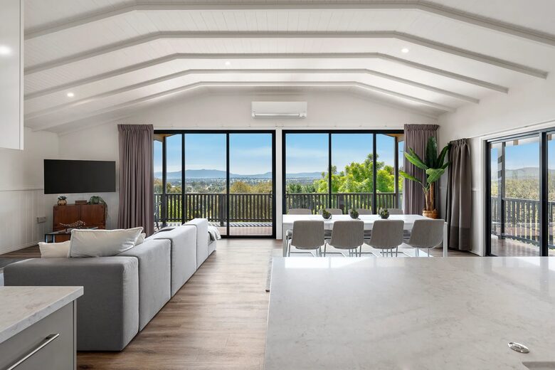 Cathedral Ceiling High Country Retreat with Mountain Views near Mansfield - Mansfield, Australia