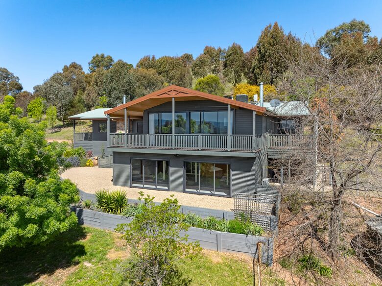 Cathedral Ceiling High Country Retreat with Mountain Views near Mansfield - Mansfield, Australia