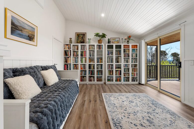 Cathedral Ceiling High Country Retreat with Mountain Views near Mansfield - Mansfield, Australia