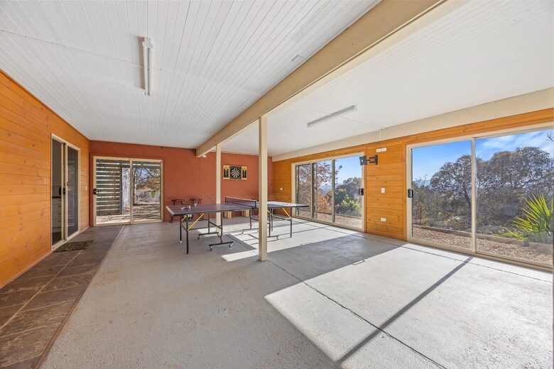 Cathedral Ceiling High Country Retreat with Mountain Views near Mansfield - Mansfield, Australia