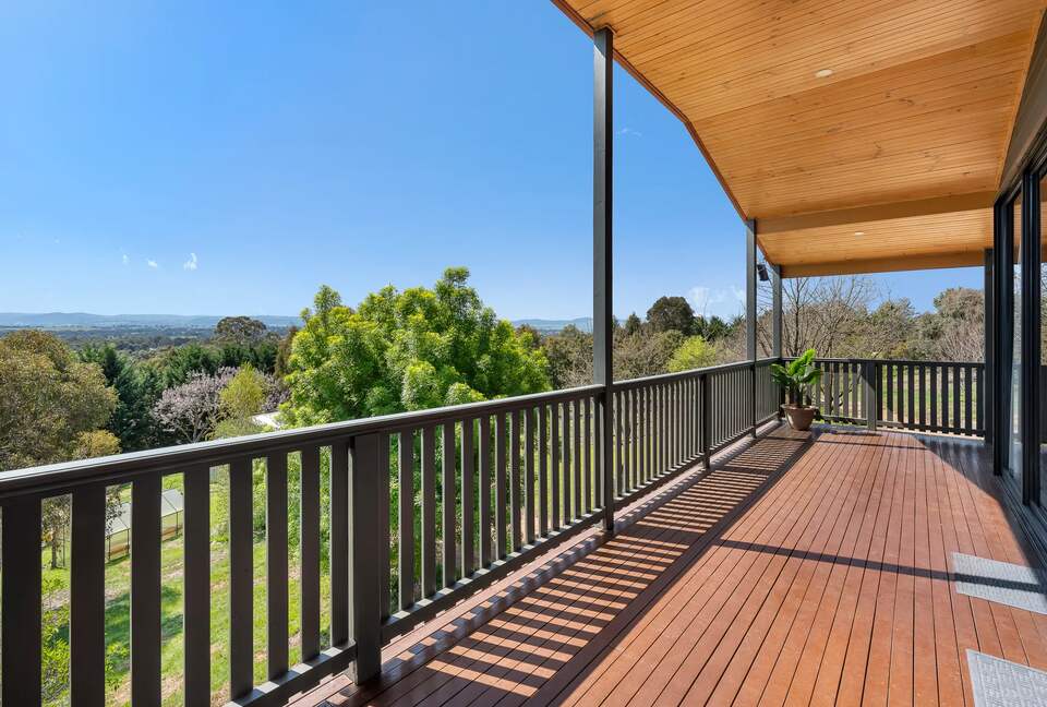 Cathedral Ceiling High Country Retreat with Mountain Views near Mansfield - Mansfield, Australia