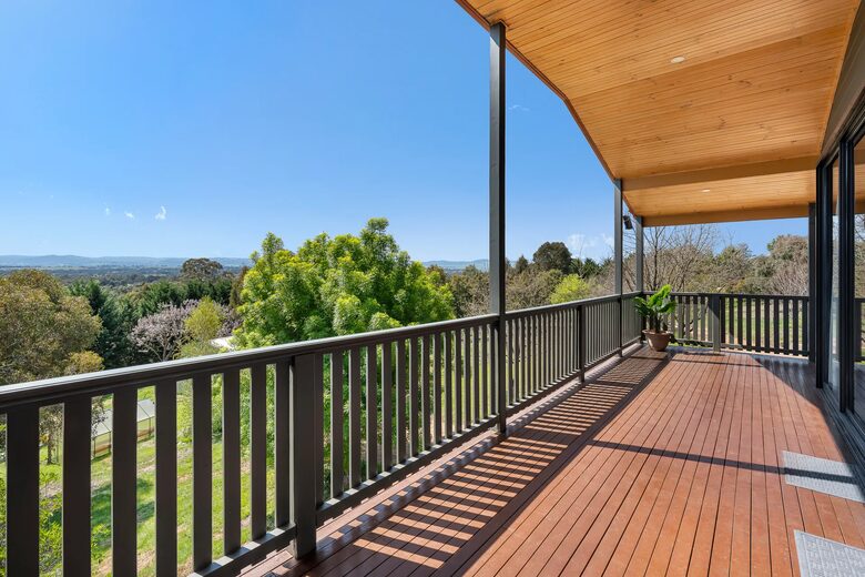 Cathedral Ceiling High Country Retreat with Mountain Views near Mansfield - Mansfield, Australia
