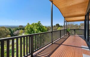 Cathedral Ceiling High Country Retreat with Mountain Views near Mansfield - Mansfield, Australia