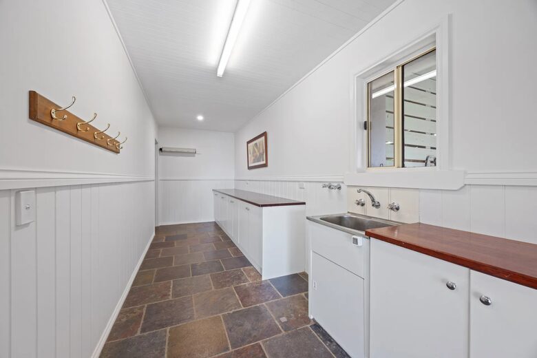 Cathedral Ceiling High Country Retreat with Mountain Views near Mansfield - Mansfield, Australia