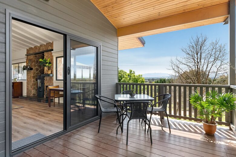 Cathedral Ceiling High Country Retreat with Mountain Views near Mansfield - Mansfield, Australia
