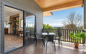 Cathedral Ceiling High Country Retreat with Mountain Views near Mansfield - Mansfield, Australia
