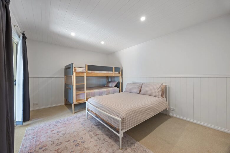 Cathedral Ceiling High Country Retreat with Mountain Views near Mansfield - Mansfield, Australia