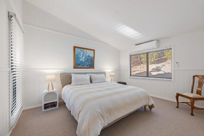 Cathedral Ceiling High Country Retreat with Mountain Views near Mansfield - Mansfield, Australia