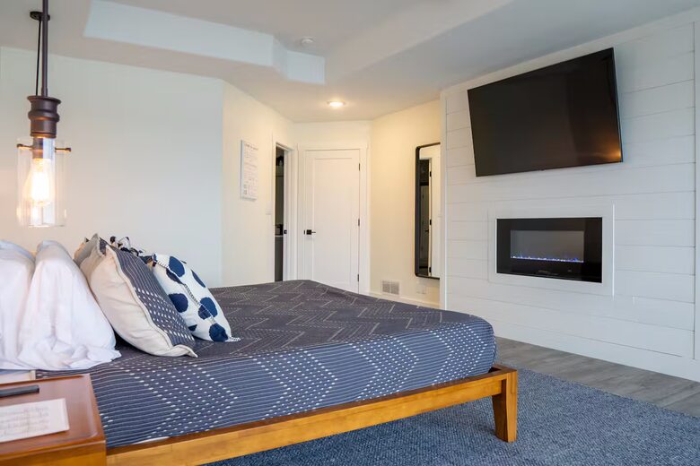 Spacious Lakefront Penthouse Retreat at Emerald Bay - Lake Ozark, Missouri