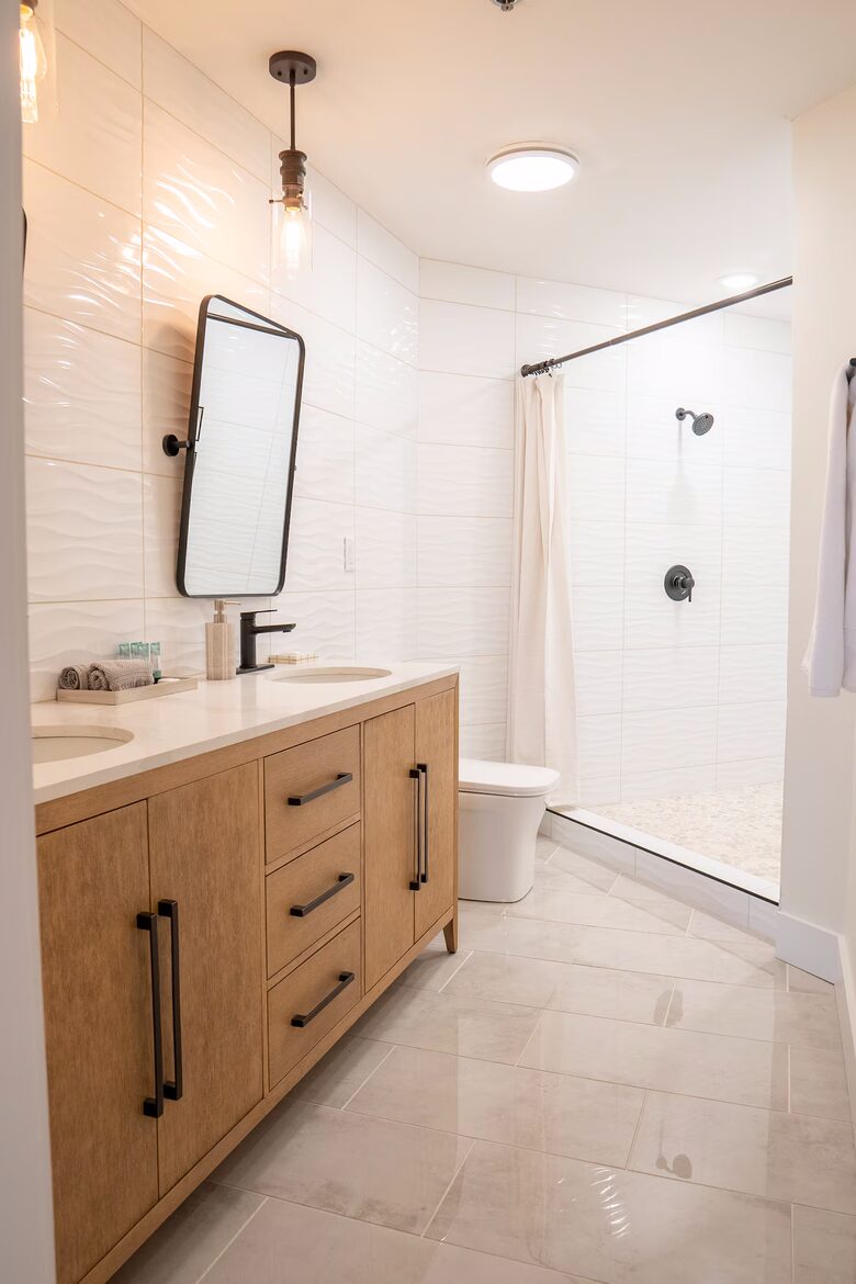 Spacious Lakefront Penthouse Retreat at Emerald Bay - Lake Ozark, Missouri