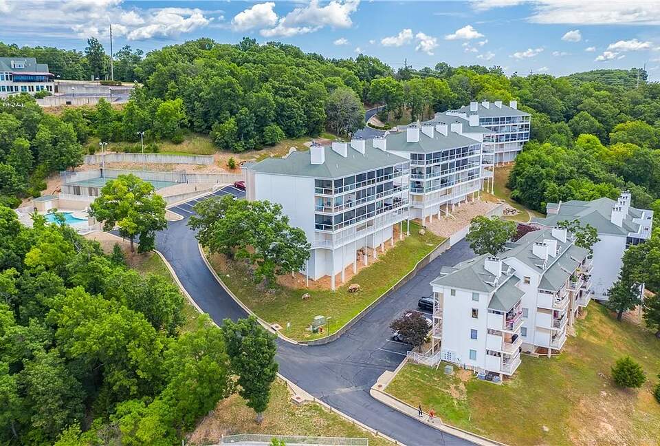 Spacious Lakefront Penthouse Retreat at Emerald Bay - Lake Ozark, Missouri