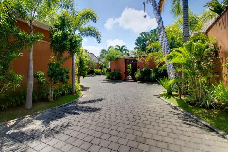 Peaceful Bali Garden Villa Steps from Seminyak Dining & Beach - Badung, Indonesia