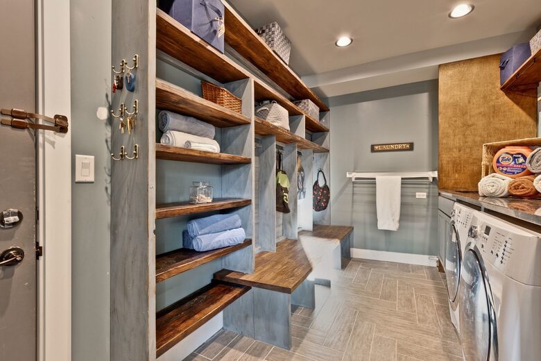 Gages Lake Waterfront Retreat with Private Dock - Grayslake, Illinois