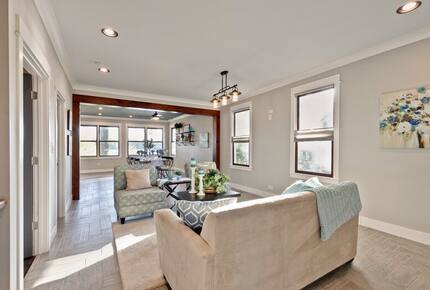 Gages Lake Waterfront Retreat with Private Dock - Grayslake, Illinois