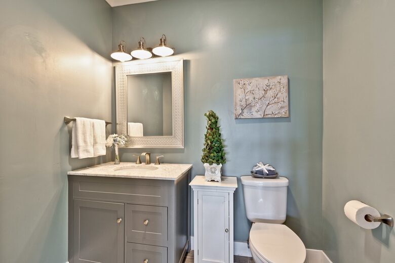 Gages Lake Waterfront Retreat with Private Dock - Grayslake, Illinois