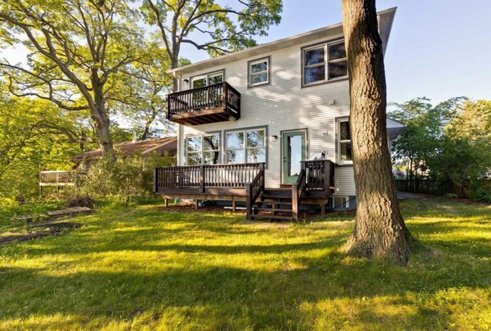Gages Lake Waterfront Retreat with Private Dock - Grayslake, Illinois
