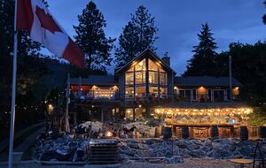 Luxury Canadian Lakefront Retreat in British Columbia - Chase, Canada