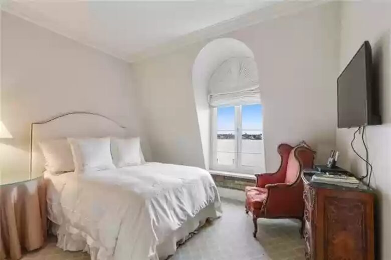 Guest Bedroom with adjoining bathroom