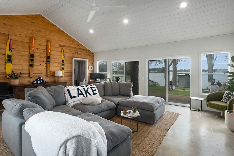 Texas Hill Country Lake Escape with Panoramic Water Views - McQueeney, Texas