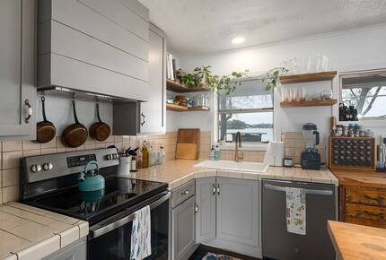 Texas Hill Country Lake Escape with Panoramic Water Views - McQueeney, Texas