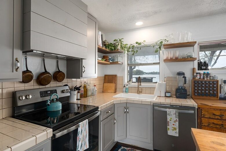 Texas Hill Country Lake Escape with Panoramic Water Views - McQueeney, Texas