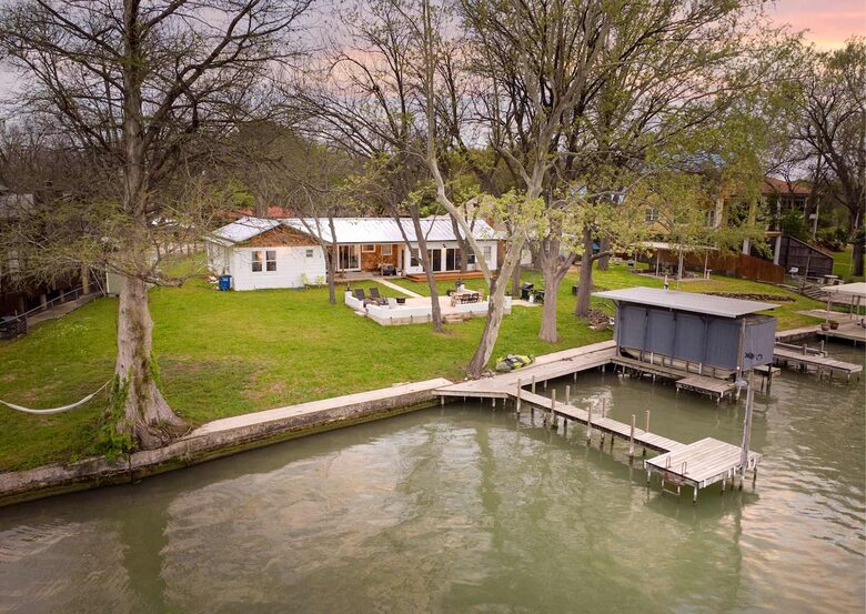 Texas Hill Country Lake Escape with Panoramic Water Views - McQueeney, Texas