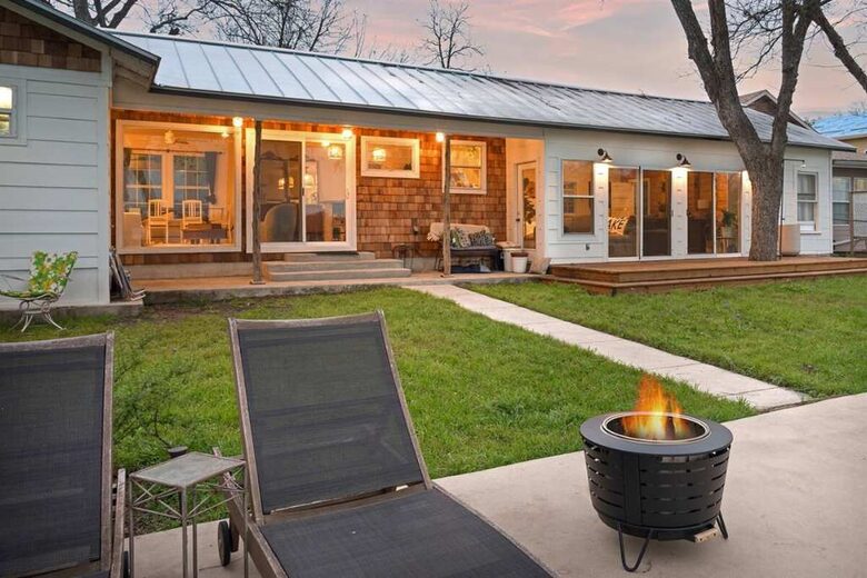 Texas Hill Country Lake Escape with Panoramic Water Views - McQueeney, Texas