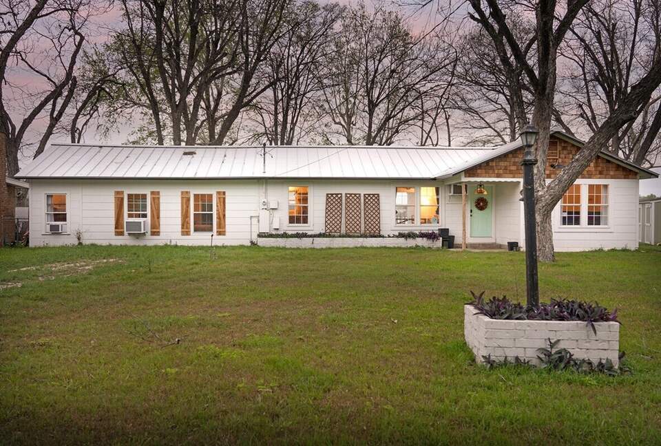 Texas Hill Country Lake Escape with Panoramic Water Views - McQueeney, Texas