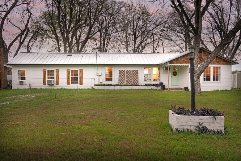 Texas Hill Country Lake Escape with Panoramic Water Views - McQueeney, Texas