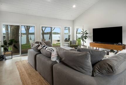 Texas Hill Country Lake Escape with Panoramic Water Views - McQueeney, Texas