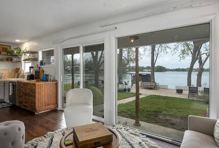 Texas Hill Country Lake Escape with Panoramic Water Views - McQueeney, Texas