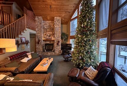 Luxury Canadian Lakefront Retreat in British Columbia - Chase, Canada