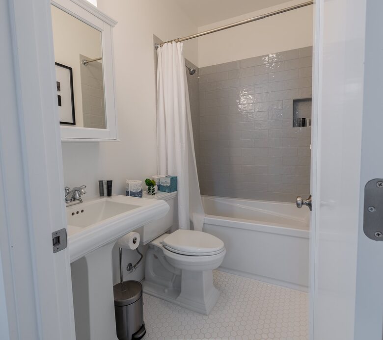 Light-Filled Seabrook Beach Home Near Town & Trails - Pacific Beach, United States