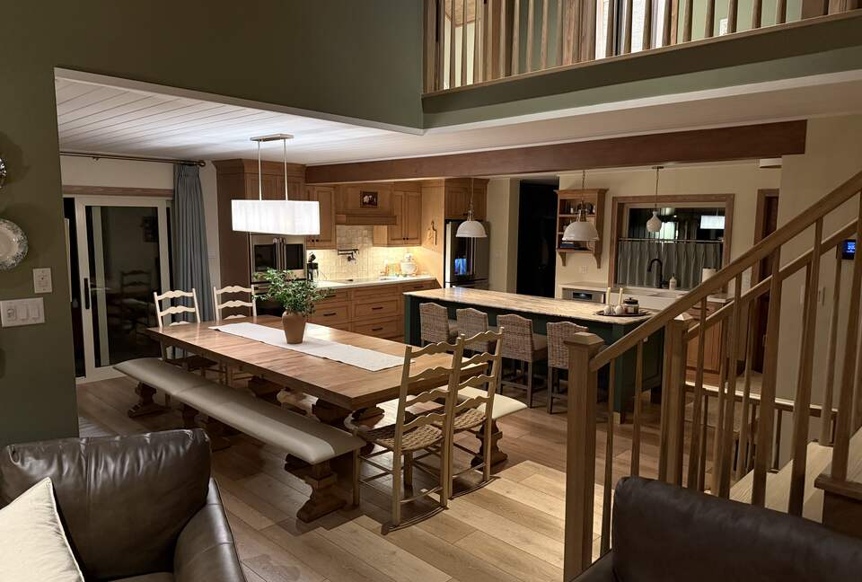 Stunning Muskoka Waterfront Retreat with Year-Round Adventure - Huntsville, Canada