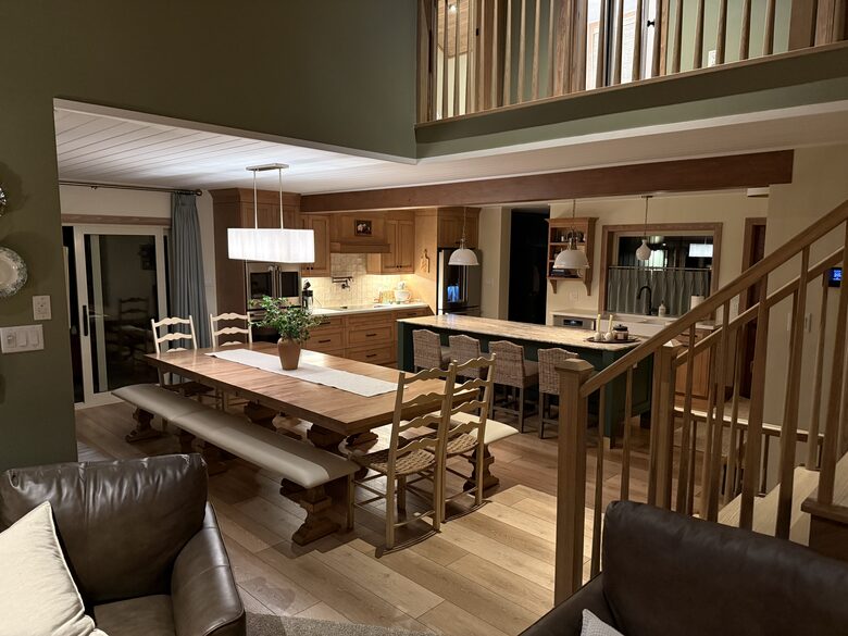 Stunning Muskoka Waterfront Retreat with Year-Round Adventure - Huntsville, Canada