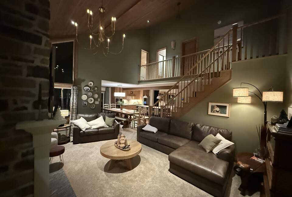 Stunning Muskoka Waterfront Retreat with Year-Round Adventure - Huntsville, Canada