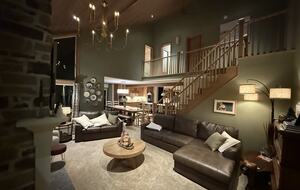 Stunning Muskoka Waterfront Retreat with Year-Round Adventure - Huntsville, Canada